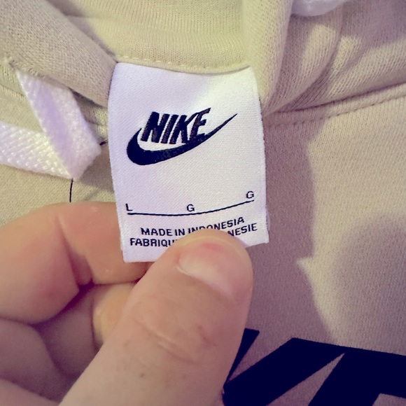 Brand New Large Nike Hoodie. (NWT)! Cream colored, with a black Nike swoosh. - Picture 4 of 8